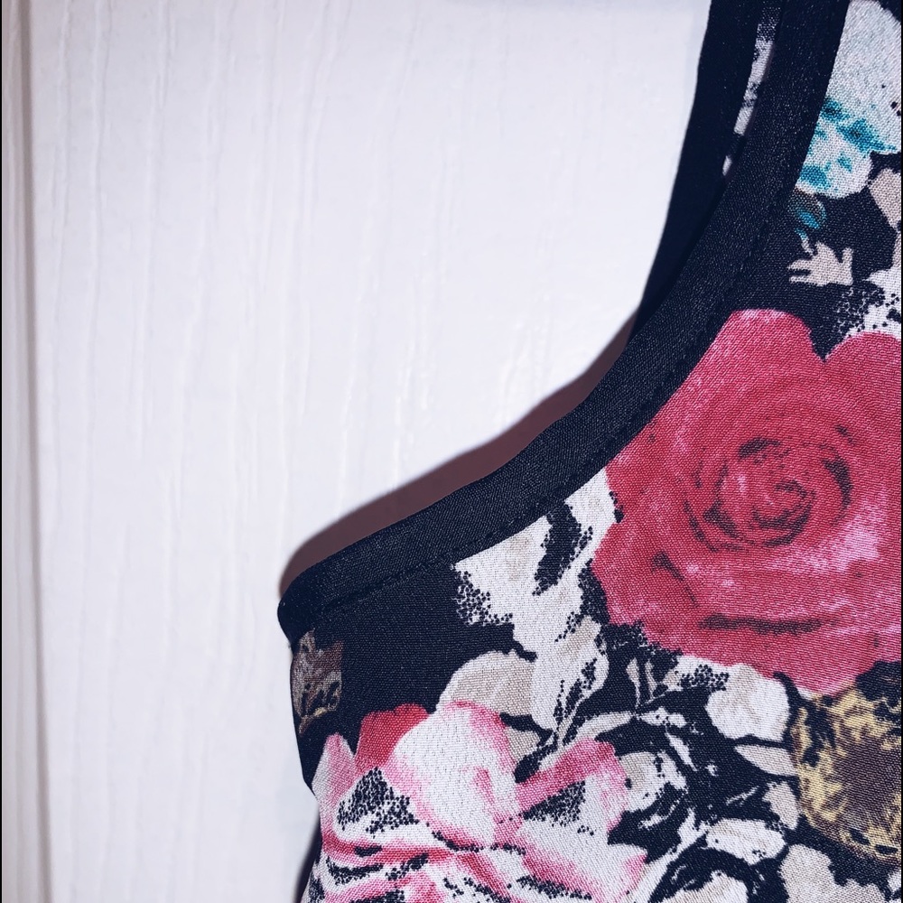 FLORAL SLEEVELESS TOP - Picture 5 of 6